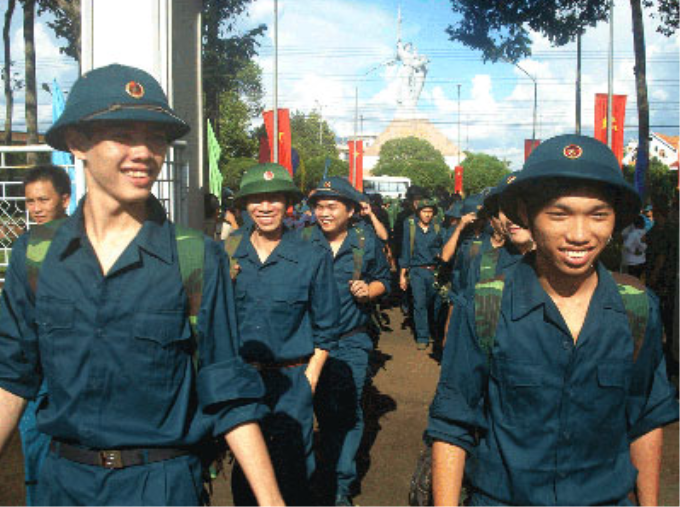 Thanh niên Long Khánh hăng hái lên đường bảo vệ Tổ quốc. Ảnh tư liệu